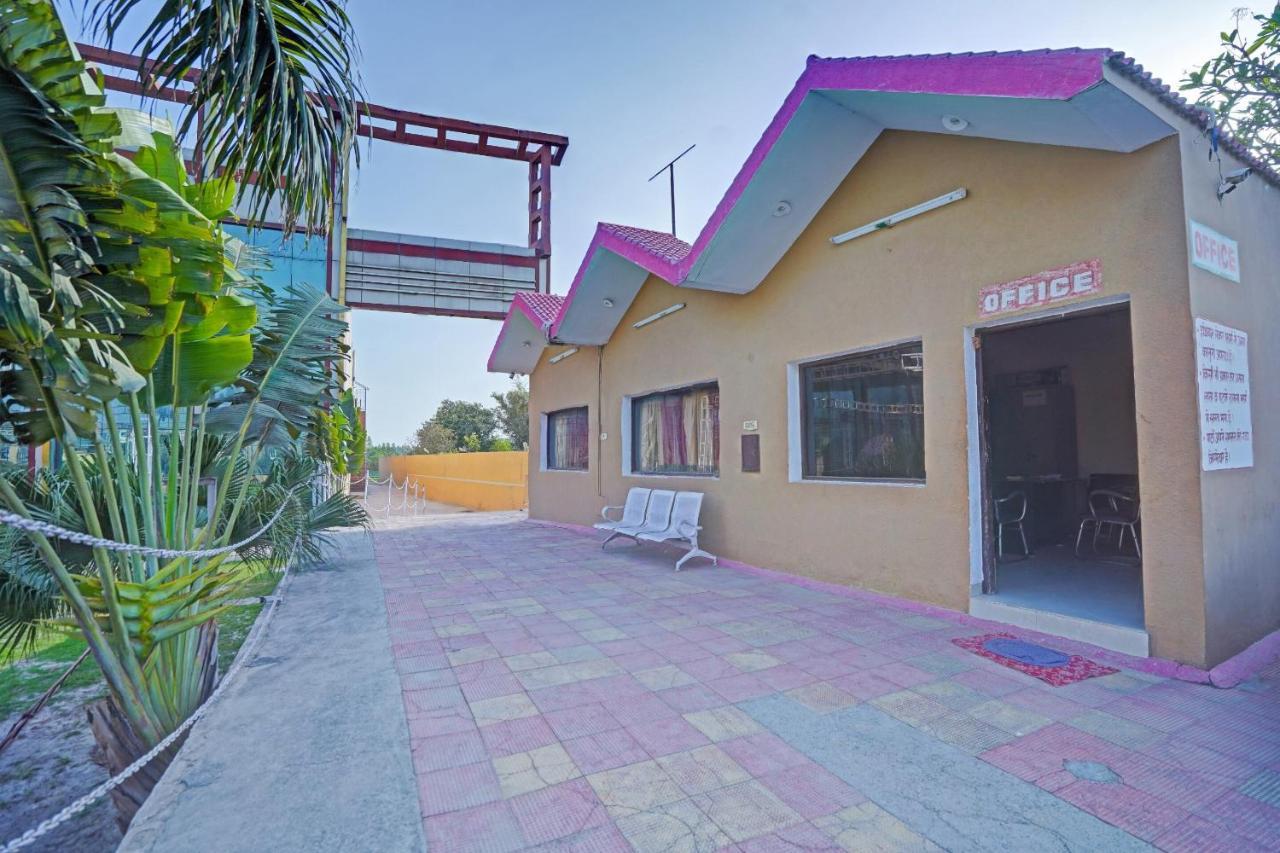 Oyo 87701 Lucky Farm Hotel Shāhpur Kültér fotó